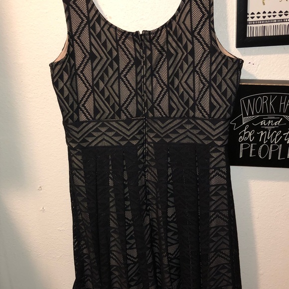 Suite 7 size medium dress - Picture 4 of 4